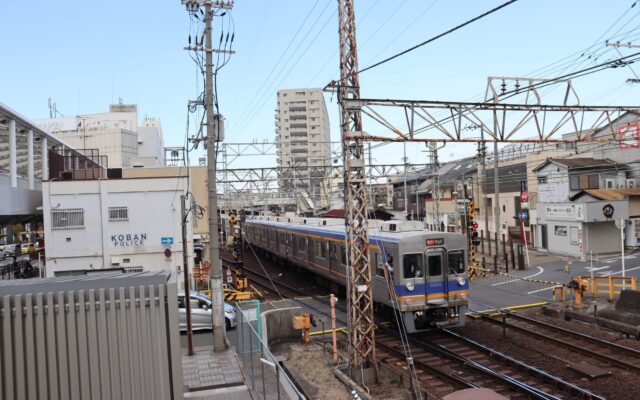 堺市堺区堺東駅を走る南海高野線