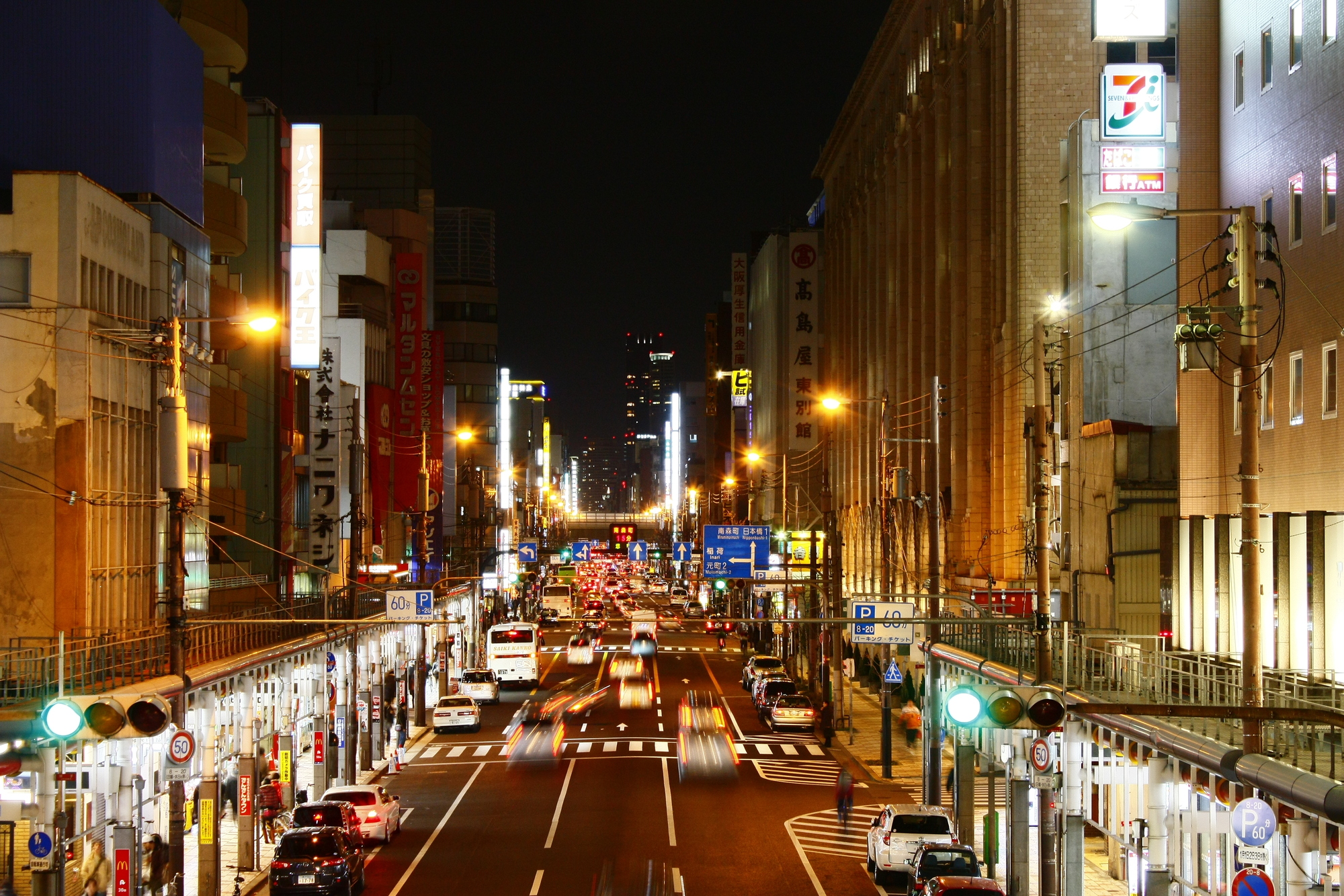 日本橋電気街の夜・北方向